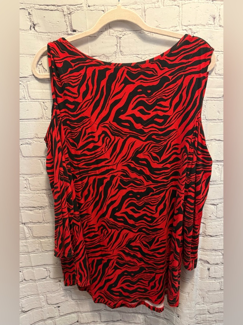 JM Collection Red & Black Zebra-Print Cold-Shoulder - Picture 6 of 7